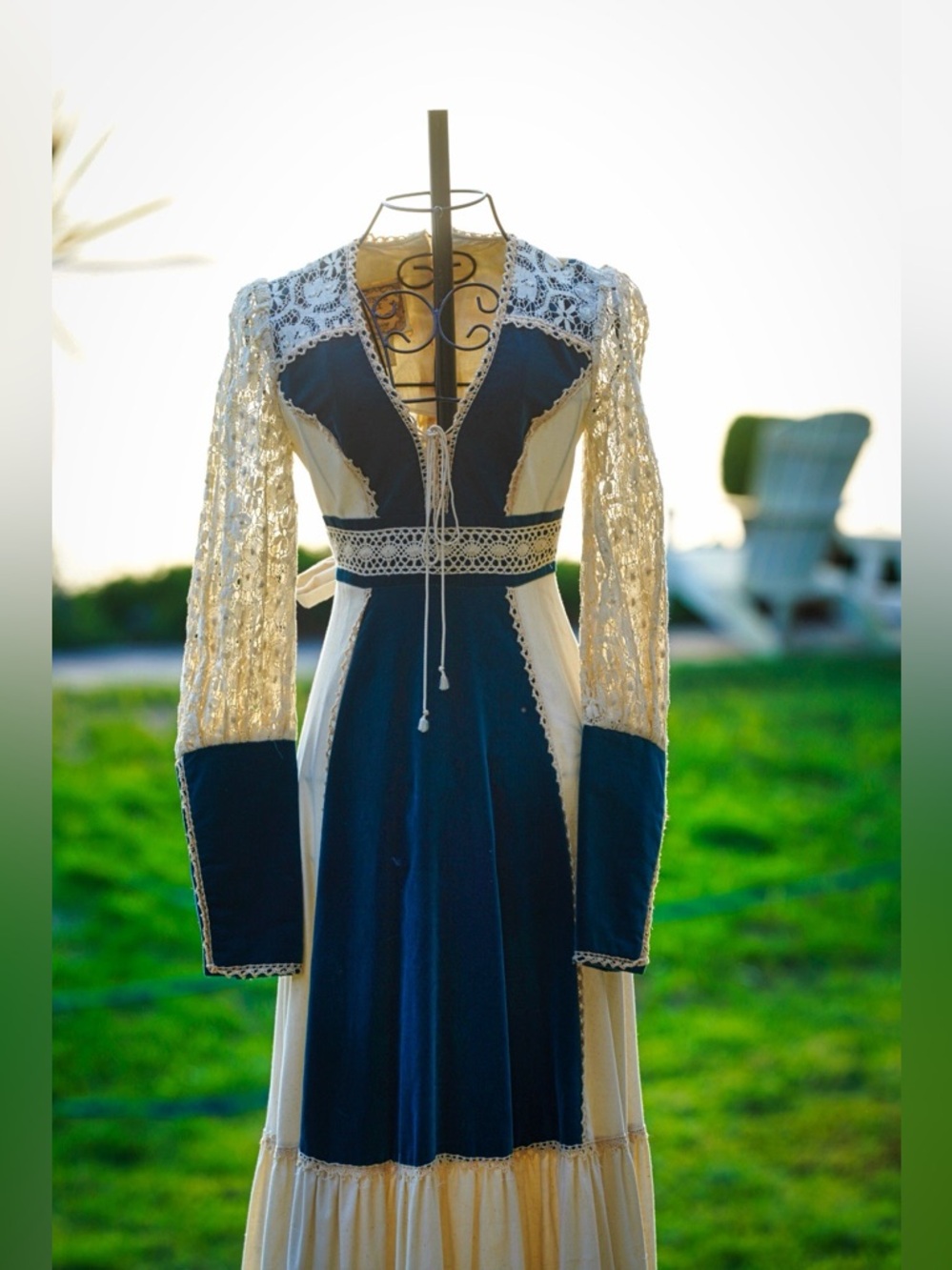 Vintage 1970s Gunne Sax Navy Velvet & Lace Prairie Maxi Dress - Size 5 - Picture 3 of 7